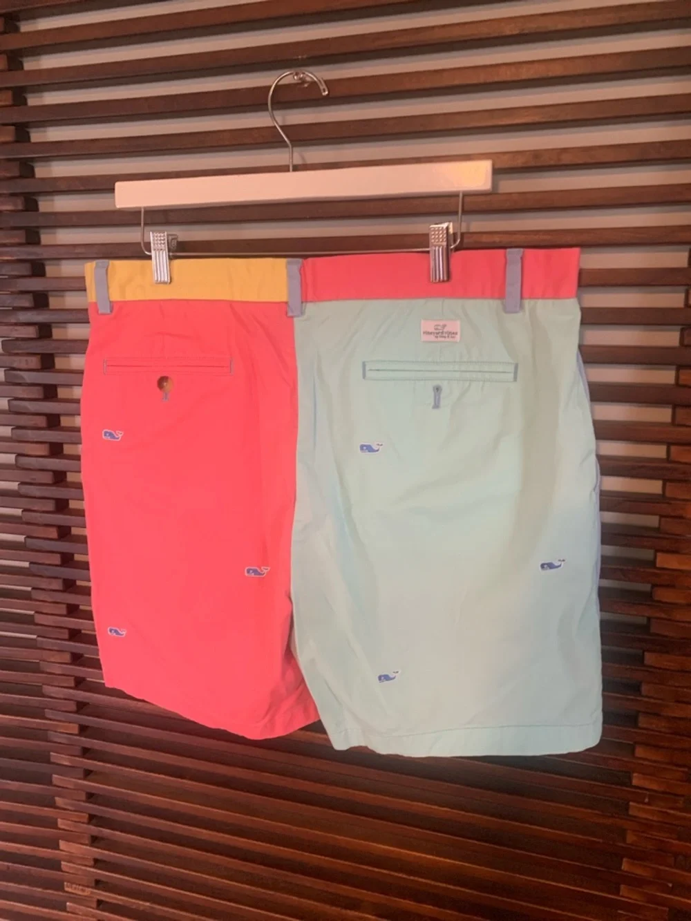 Vineyard Vines Two-Tone Whale Embroidered Men’s Shorts - Picture 4 of 8